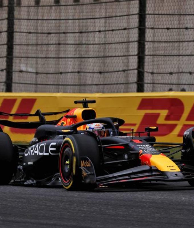 Verstappen rimonta per vincere su Hamilton, volano scintille tra Leclerc e Sainz – .