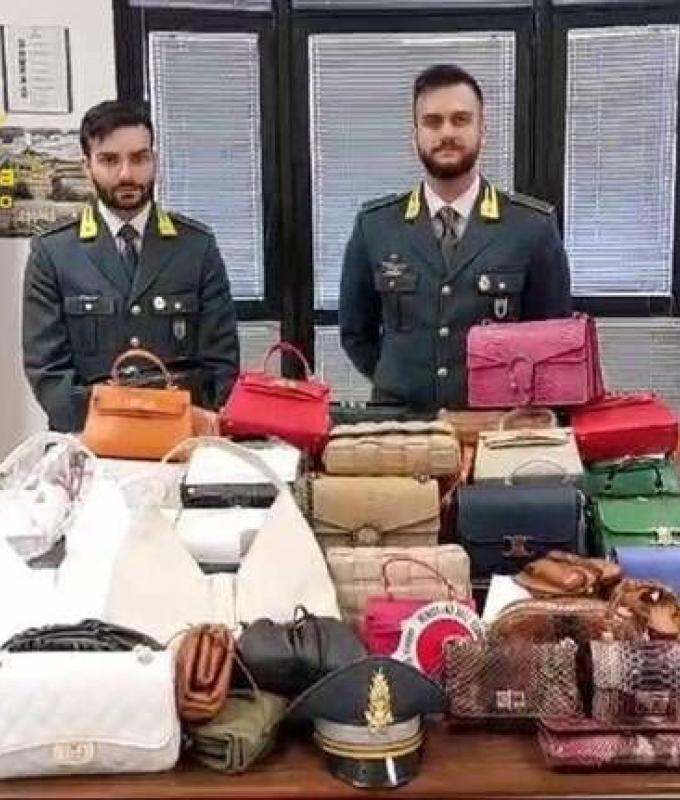 Borse e accessori di lusso contraffatti sequestrati dalla Guardia di Finanza di Como – .