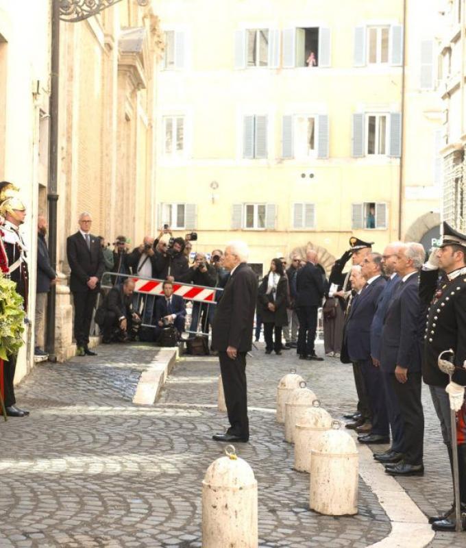 Giorno del ricordo delle vittime del terrorismo, il Presidente della Repubblica ha deposto una corona di fiori in via Caetani – .
