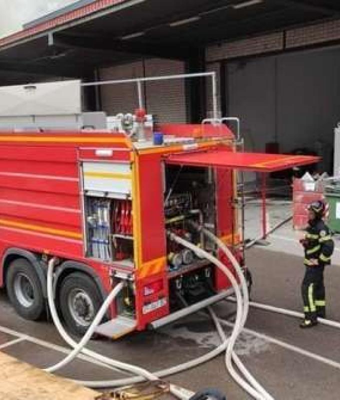 L’incendio all’Alpitronic, ipotesi scintilla da una macchina sul tetto in ristrutturazione – Alto Adige – Südtirol – .