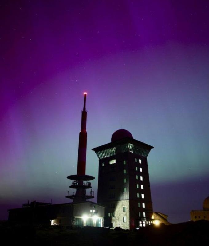 splendide aurore boreali ma anche possibili ripercussioni sulle reti elettriche e sui GPS – .