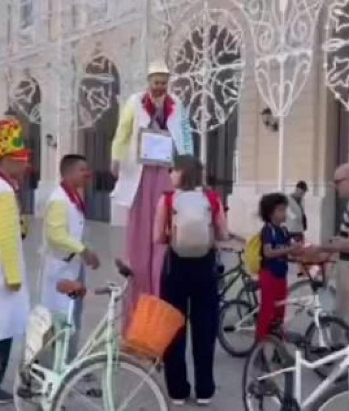 Giornata dei Nasi Rossi a Bari, sorrisi ed emozioni dai clown in corsia – .
