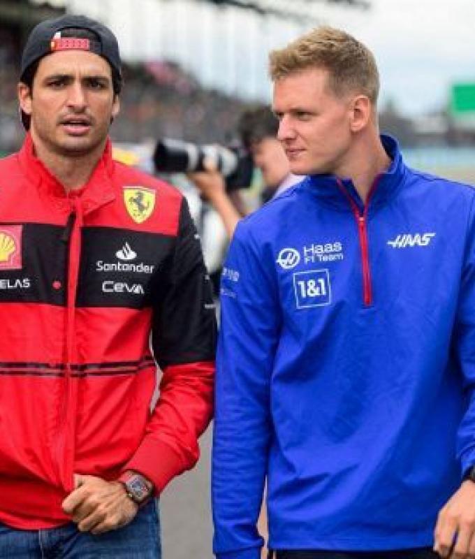 F1 Ferrari, Sainz sfoglia la margherita ma rischia di restare con il cerino in mano e Mick Schumacher punta all’Alpine – .