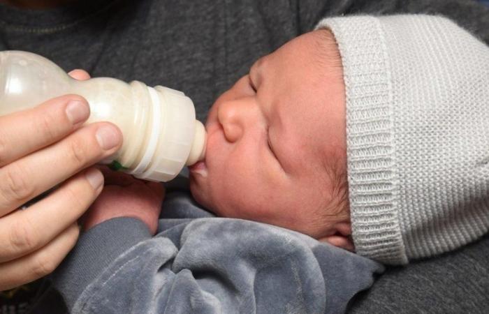 Il bambino perde peso e vomita, i medici scoprono che stava morendo di fame con la dieta a base di latte di mandorle