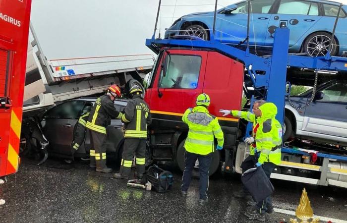 Incidente sulla A4 a Stezzano, rimasto gravemente ferito anche il conducente del camion. Il 58enne resta in condizioni critiche – .