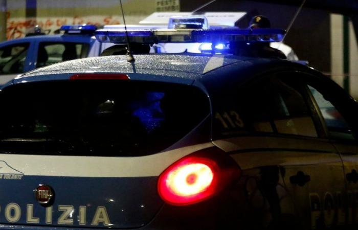 Roma, grave incidente stradale tra due moto e un’auto: muore un ragazzo di 26 anni
