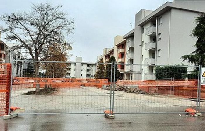 Altamura – Piazzale Italia – lavori fermi da ottobre 2023 senza comunicazione ai residenti – .
