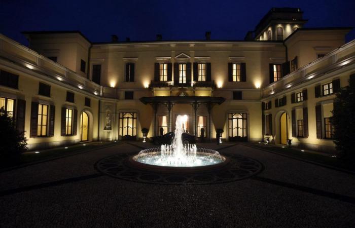 I figli di Berlusconi non riescono a vendere la villa dove il padre ha visto Putin e (fanno finta) di aver sposato Fascina – .