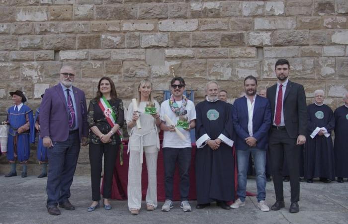 Firenze, Incoronazione di Marzocco e Premio Corona a Silvia Daddi di Mollica’s e Gianmaria Vassallo – .