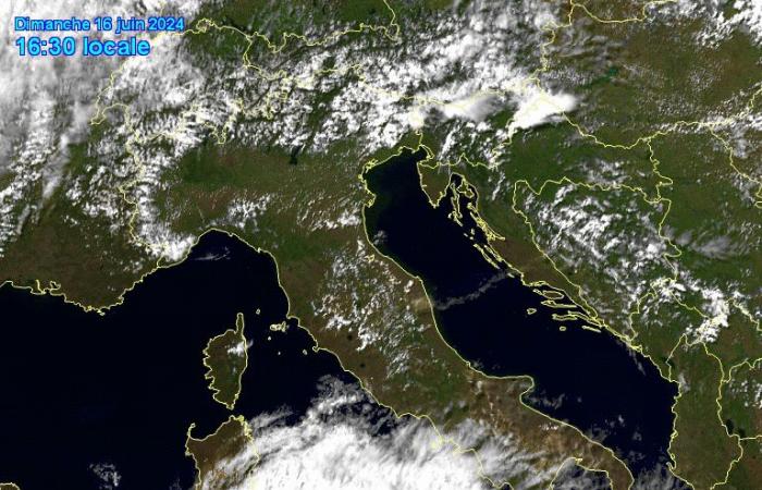 Maltempo, spettacolare ricciolo ciclonico tra Sardegna e Sicilia – .