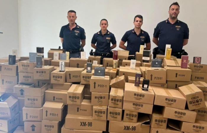 Arezzo, la polizia sequestra 3800 confezioni di profumi di lusso – SR 71 – .
