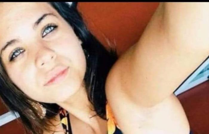 Tragedia a Tor Bella Monaca: ragazza di 25 anni in scooter uccisa da un’auto. Testimoni: “L’auto passava con il semaforo rosso”