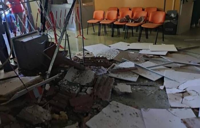 Vicino alla tragedia a Ischia. Crolla contro il soffitto all’ingresso dell’ospedale Rizzoli – .