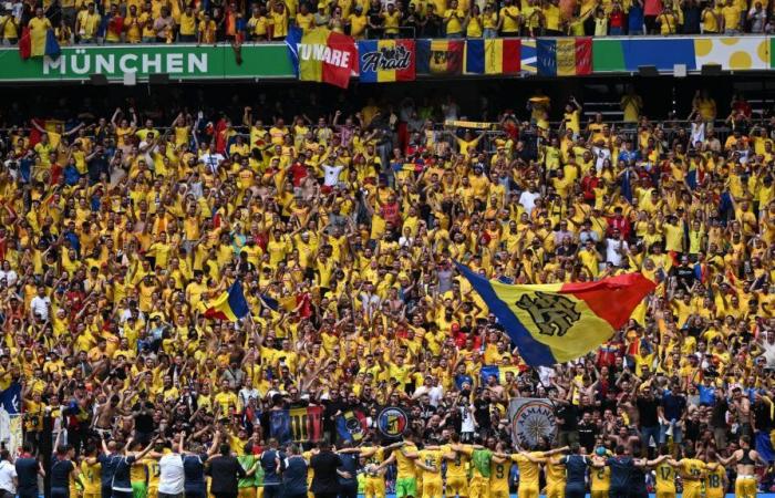 Gli inni dei rumeni a favore di Putin erano una notizia falsa. Ecco cosa cantavano davvero i tifosi nello stadio di Monaco – .