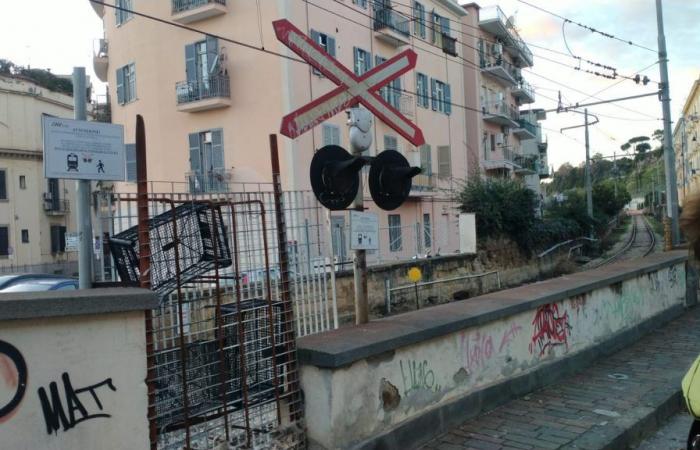 POZZUOLI/ «Il passaggio a livello di via Vallone Mandria deve essere aperto perché è un’importante via di fuga» – Cronaca Flegrea – .