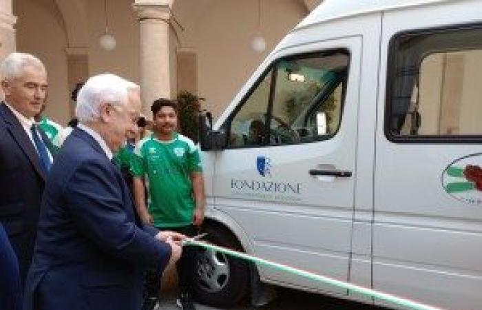 Un minibus per gli atleti de “Le tre rose rugby” grazie al contributo della Fondazione CRAL – .