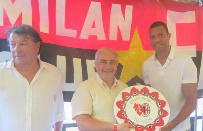 Calcio. L’abbraccio del club milanese Faenza a Nelson Dida – .