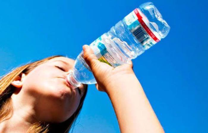 Bere da bottiglie di plastica può aumentare il rischio di diabete? – .