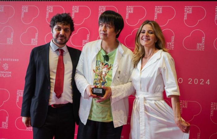 Il regista Chen Fei riceve il film Encounter Love – del Grifone d’Oro.