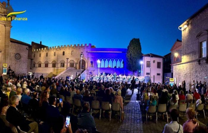 Viterbo – Ombre Festival, the emotion of listening to the Guardia di Finanza band (photo) – .