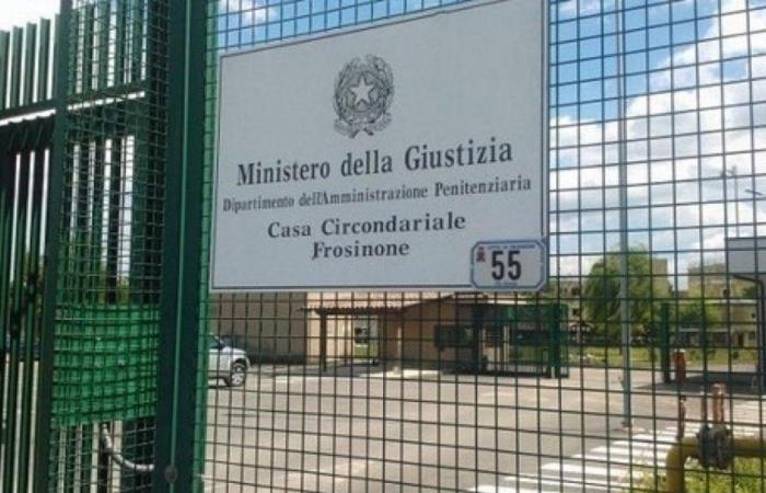 Un detenuto di 21 anni si suicida nel carcere di Frosinone – .