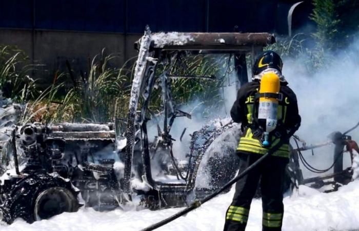 Incendio a Casteldaccia, prendono fuoco due trattori parcheggiati all’interno di un garage – .