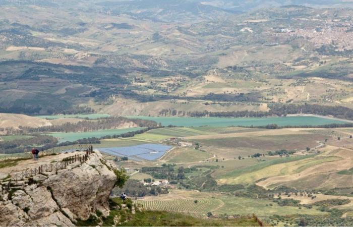 Lago di Pergusa secco per siccità – .