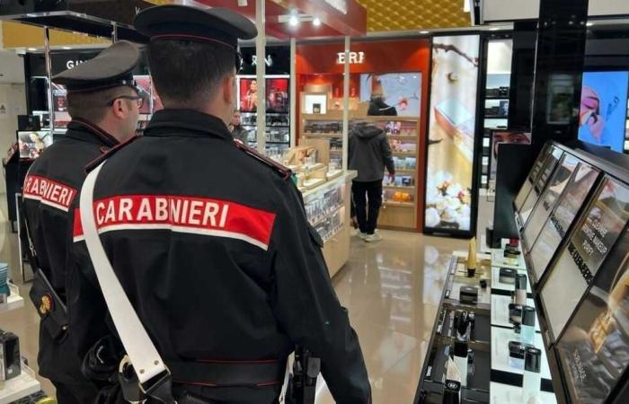 Ladri al duty free di Fiumicino, un arresto da parte dei Carabinieri • Terzo Binario News – .