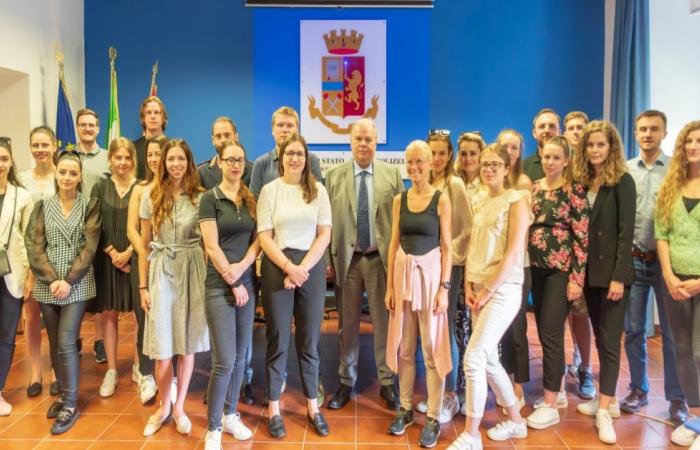 23 giovani magistrati austriaci in visita alla Questura – .