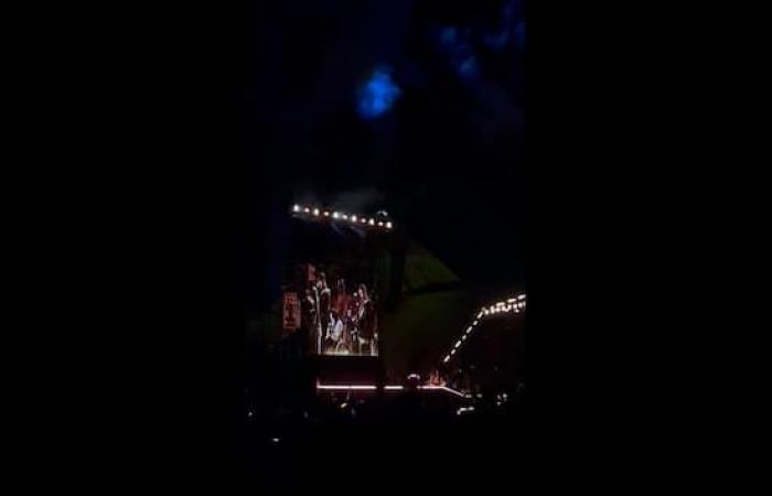 Glastonbury, Michael J. Fox sul palco coi Coldplay per suonare Fix You. VIDEO – .