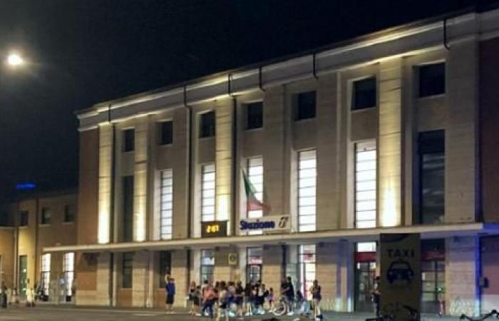 «L’autobus notturno per Parma non circola. Bloccati per 5 ore nel piazzale della stazione di Reggio” – .