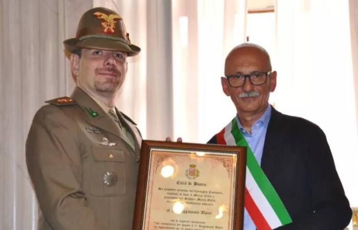Busca conferisce la cittadinanza onoraria al 2° Reggimento Alpini con sede a Cuneo – .