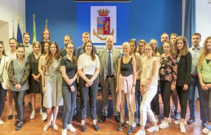 23 giovani magistrati austriaci in visita alla Questura di Bolzano – .