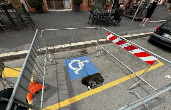 Perugia, in centro si vende terreno sotto un parcheggio per disabili – .