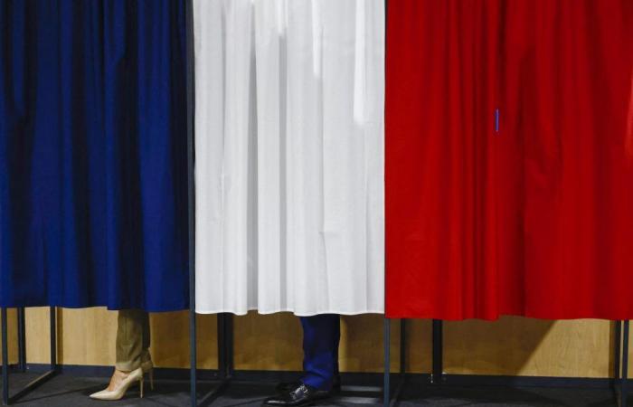 Francia, all’indomani del voto si attendono le mosse di Le Pen, Mélenchon e Macron – .