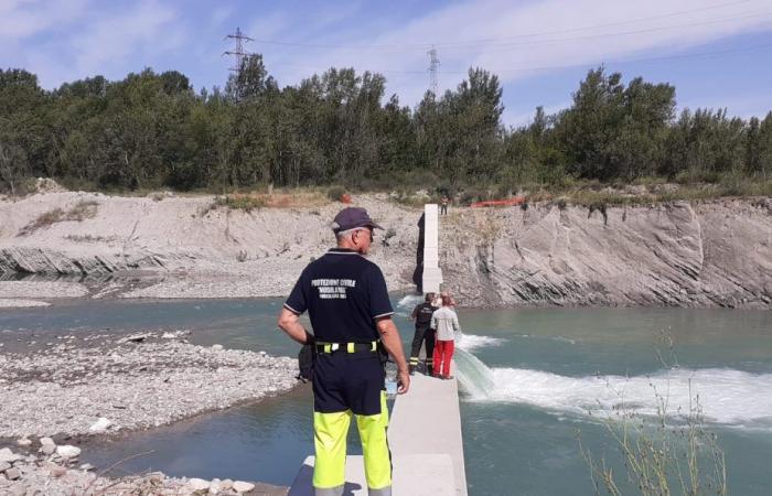 Il corpo del 19enne scomparso è stato ritrovato nel fiume Enza a Reggio Emilia – .