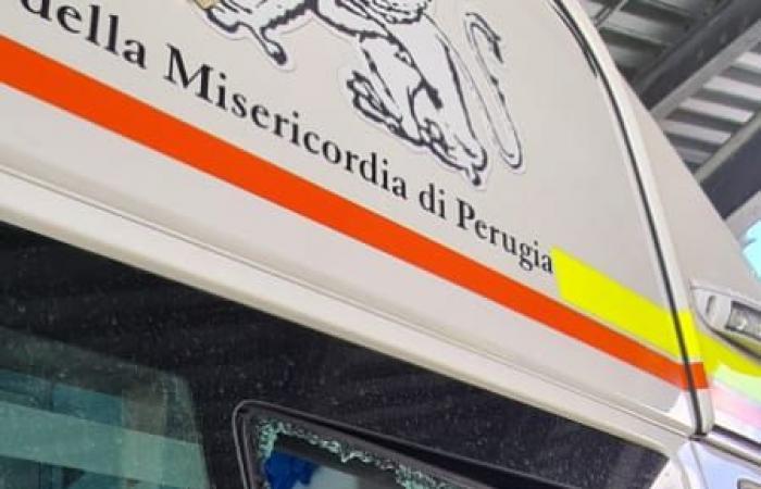 Perugia, cade dal settimo piano su un’auto a Ellera – .