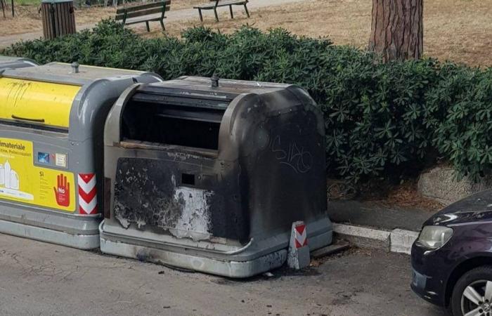 Incendio cassonetti, Sei Toscana denuncia: “Deplorevole atto vandalico”
