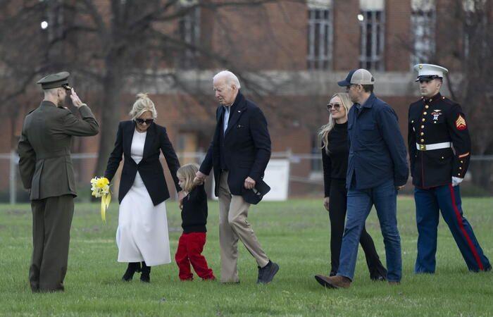 La famiglia di Biden lo esorta a restare in corsa – Ultime notizie – .