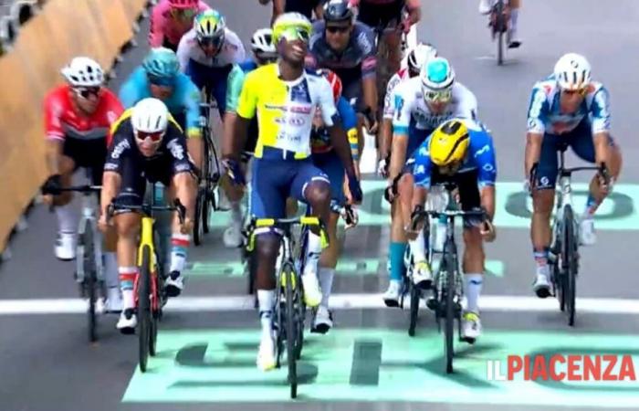 Tour de France, Girmay guida lo sprint a Torino e fa la storia – .