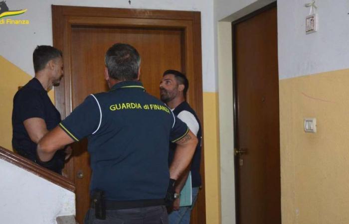 ordini online e listino prezzi, 5 arresti – Pescara – .