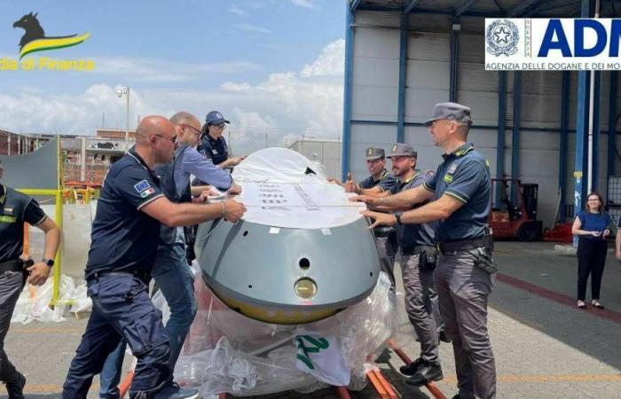Sequestrati nel porto di Gioia Tauro due droni militari nascosti in container diretti in Libia – .
