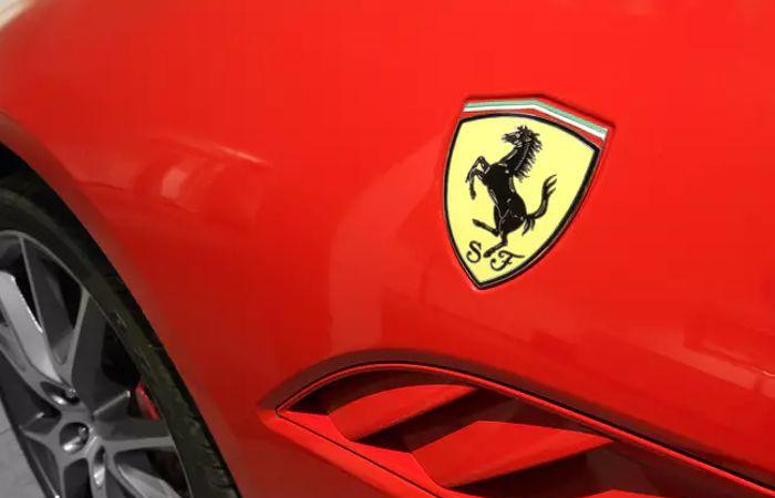 Ferrari in congestione mentre Stellantis crolla – .