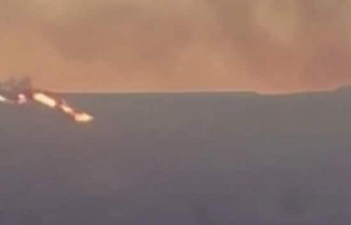 Grecia, i vigili del fuoco combattono gli incendi sulle isole di Kos e Chios. VIDEO – .