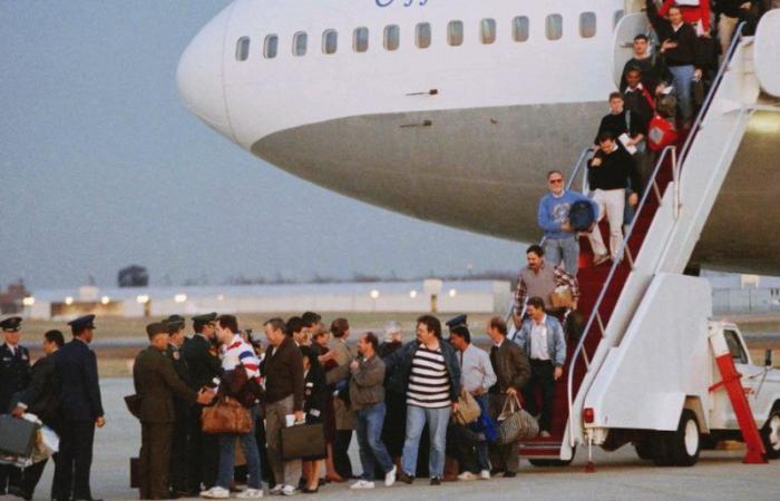 Il volo della British Airways che atterrò in Kuwait il giorno in cui iniziò la prima guerra del Golfo – .