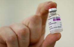 Covid, vaccino AstraZeneca ritirato in tutto il mondo: le ragioni della marcia indietro