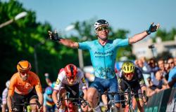 Giro d’Ungheria 2024, lo sprint di Mark Cavendish su Dylan Groenewegen! 5° Matteo Moschetti e 6° Elia Viviani – .