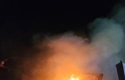 Notte d’incendio ad Acate, distrutti alcuni mezzi edili di un’impresa – .