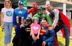 Treviso, Batman, Spiderman e Hulk scendono dal tetto e fanno visita ai bambini della Pediatria | Oggi Treviso