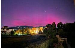 L’aurora boreale ha illuminato anche i cieli dell’Umbria nella serata di venerdì 10 maggio – .